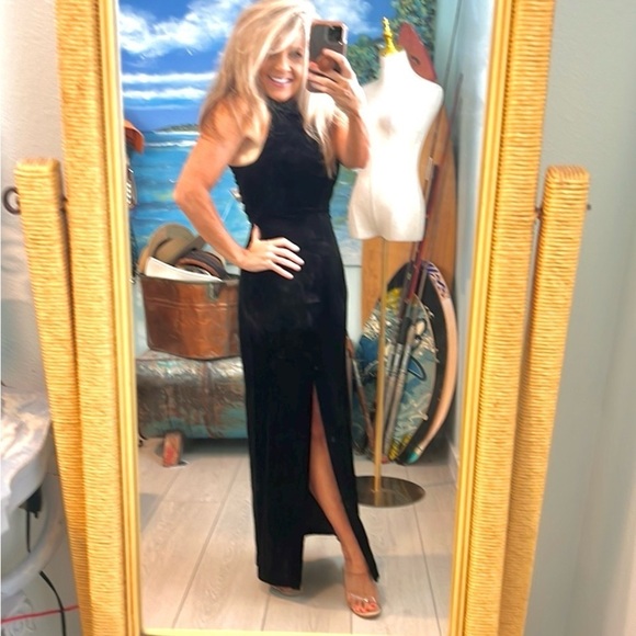 🖤VTG Rimini, Velvet Noir, Halter,Sexy Lower Slit, Lined, Zippered Back, Size 8 - Picture 1 of 17